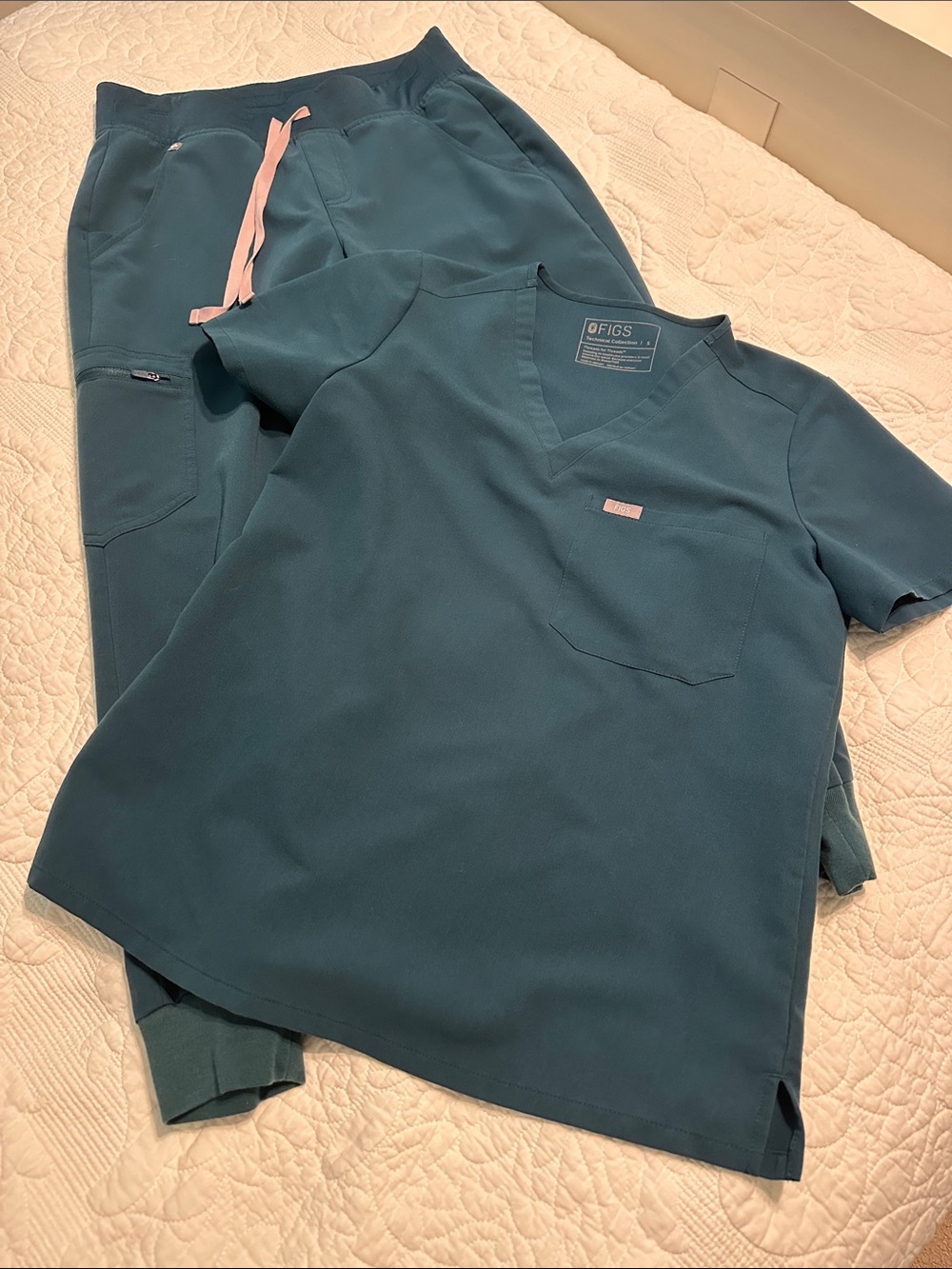 Figs Scrub Set